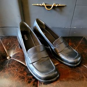 Vintage black leather chunky heeled square toe penny loafers